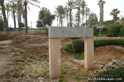 A small monument in the Jaffa area