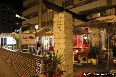 La Vie Cafe & Bar