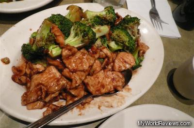 Chicken with broccoli in garlic sauce