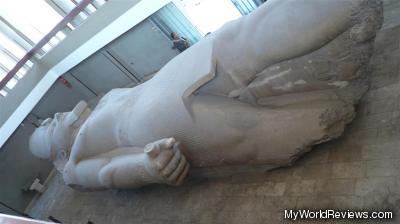 Large statue of Ramses II